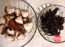 比肉还好吃的【香菇木耳炒素鸡】的做法图解2