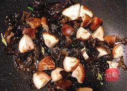 比肉还好吃的【香菇木耳炒素鸡】的做法图解5