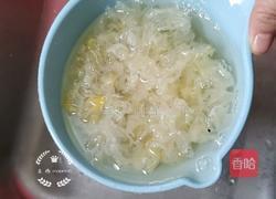 红枣莲子百合银耳汤的做法图解3