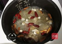 红枣莲子百合银耳汤的做法图解10