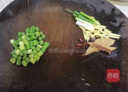 木耳焖鸡翅的做法图解1