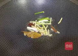 Illustration of how to make braised chicken wings with fungus 7