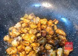 Illustration of braised chicken with seafood mushrooms 6