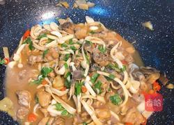海鲜菇焖鸡的做法图解10