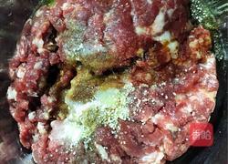 虾仁锅贴的做法图解1