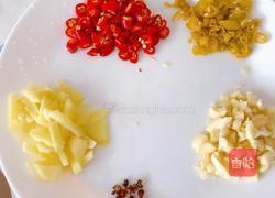 鸡心炒蒜苔的做法图解2