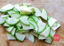 番茄西葫芦炒蛋的做法图解1