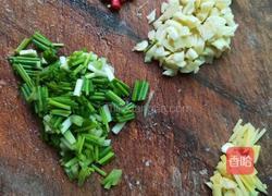 剁椒猪蹄的做法图解2