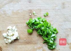 青椒火腿炒鸡蛋的做法图解2