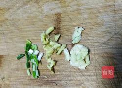 海鲜菇炒青菜的做法图解3