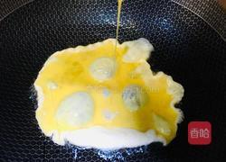 腊肠平菇炒蛋的做法图解1