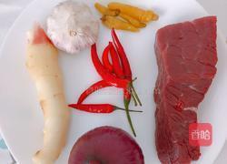 黄牛肉炒洋葱块的做法图解1