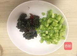 松花苦瓜汤的做法图解2