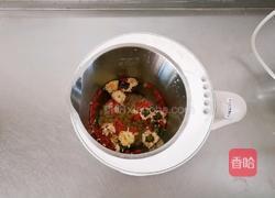 清香顺滑细腻的菊花枸杞豆浆的做法图解5
