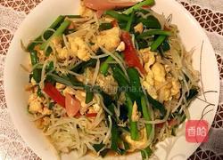 花红柳绿～韭菜豆芽炒鸡蛋的做法图解5