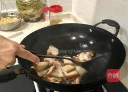小腊猪穿竹林～竹笋炒腊肉的做法图解2