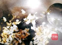 酸菜鸡蛋炒饭的做法图解5