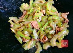 苦瓜炒肉片的做法图解13