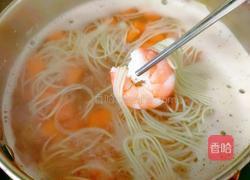 胡萝卜鲜虾面的做法图解9