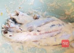炸秋刀鱼的做法图解1