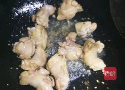 香菇土豆炖鸡翅根(快手菜)的做法图解1