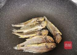小黄鱼烧豆腐的做法图解5