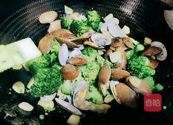 蛤蜊炒西兰花的做法图解12