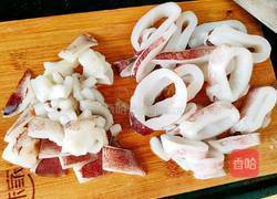 洋葱香菇炒鱿鱼的做法图解3