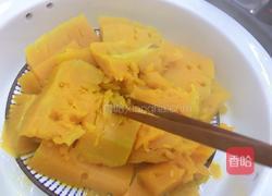 香脆甜口的南瓜饼的做法图解3