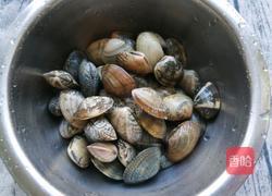 金针菇蛤蜊汤的做法图解3