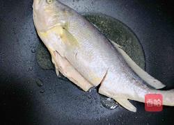 煎烧黄花鱼的做法图解4