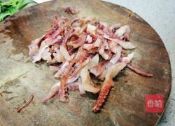 香辣酱炒章鱼须的做法图解1
