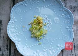 馄饨皮抱虾的做法图解2