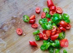 小银鱼炒花生米的做法图解1