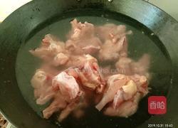 鸡叉骨炖土豆的做法图解2