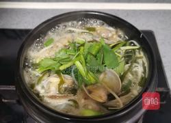 砂锅花甲米线的做法图解9