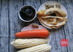 虾仁玉米滋补汤的做法图解1