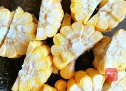 香甜营养好喝的胡萝卜玉米红枣枸杞龙骨汤的做法图解3