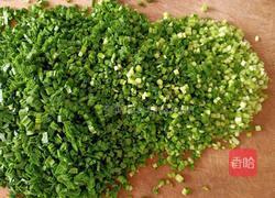 韭菜虾皮鸡蛋锅贴的做法图解2