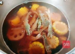 鲜虾白蛤玉米莲藕汤的做法图解12