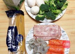 奶油蘑菇海鲜意面的做法图解1