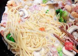奶油蘑菇海鲜意面的做法图解17