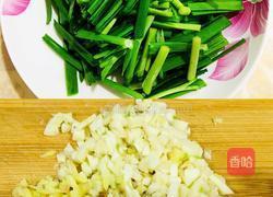 韭菜炒八爪鱼的做法图解2
