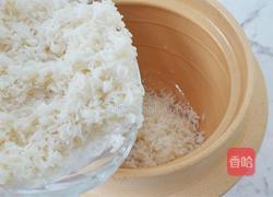 腊肠煲仔饭的做法图解5