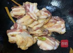 白菜猪肉炖粉条的做法图解4