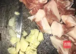 Illustration of braised pork with dried radish 3