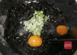 炸鲜紫菜丸子的做法图解2