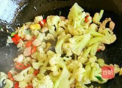 超简单清爽可口好吃的花菜炒肉的做法图解5