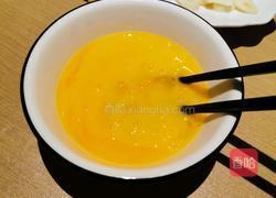 榨菜炒鸡蛋的做法图解2