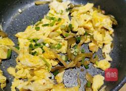 榨菜炒鸡蛋的做法图解7